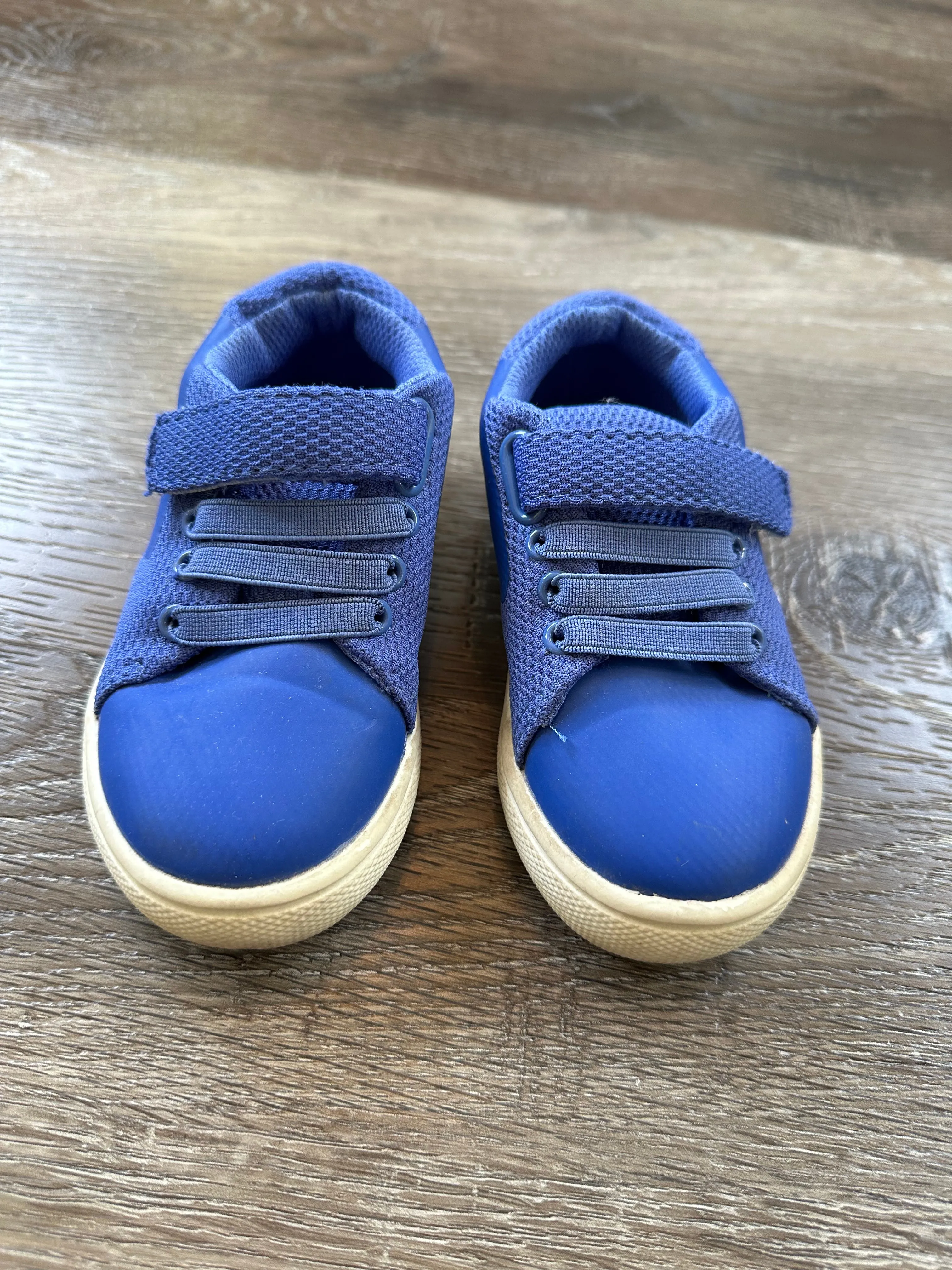 Cat and Jack Blue Shoes Like New Size 7, Shoes 7 (Walkers:12-24 mth)